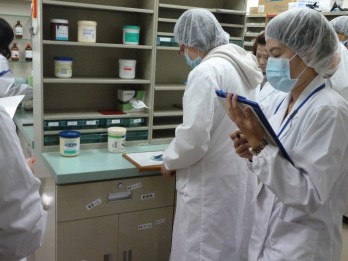 Pre-study for practical training. using a simulated pharmacy